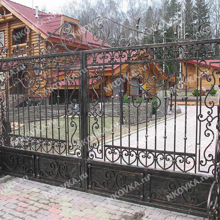 Кованые ворота и калитки - красивая и надежная защита вашего дома
